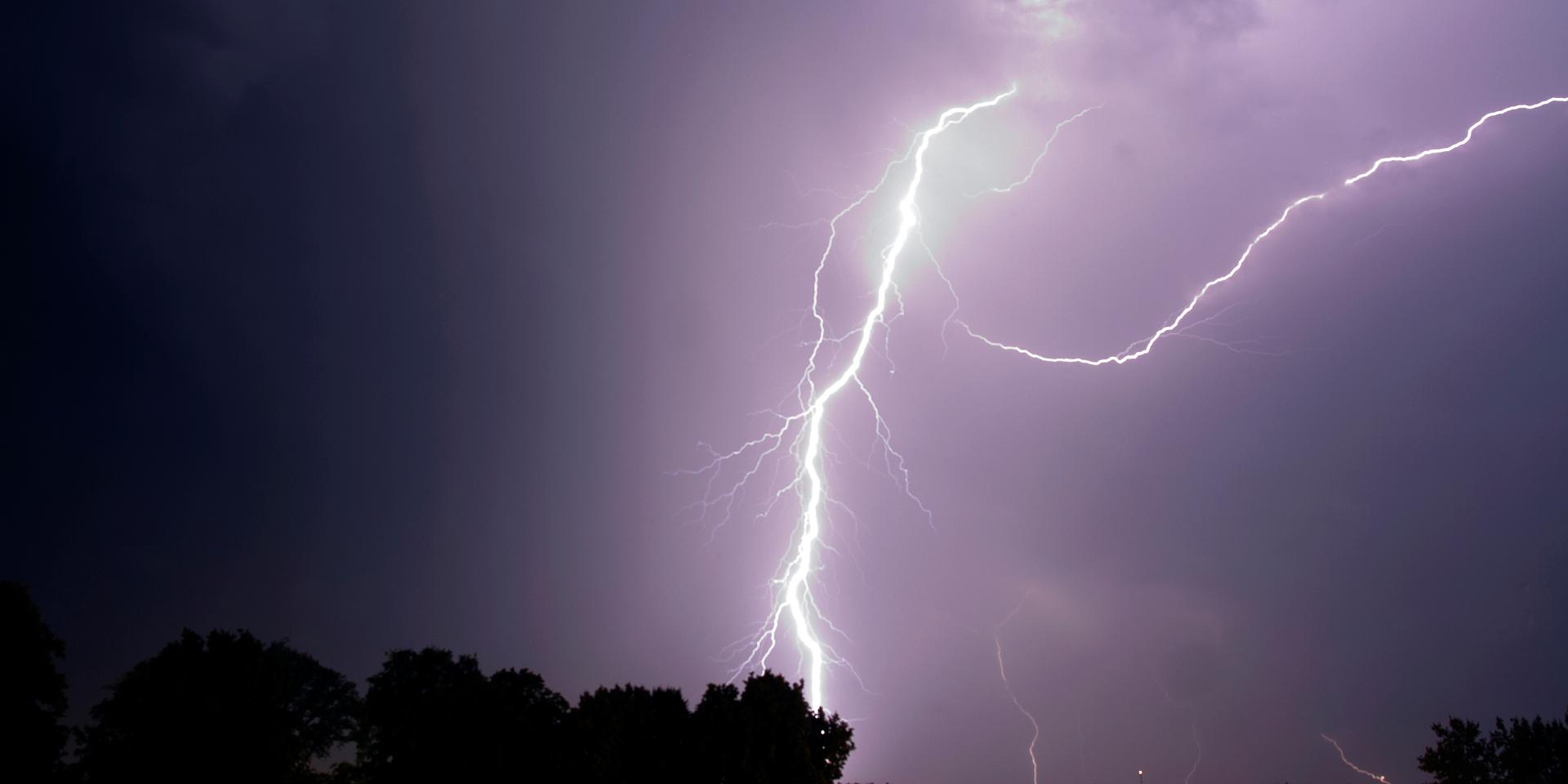 SMHI har utfärdat en varning för skyfallsliknande regn och kraftig åska.