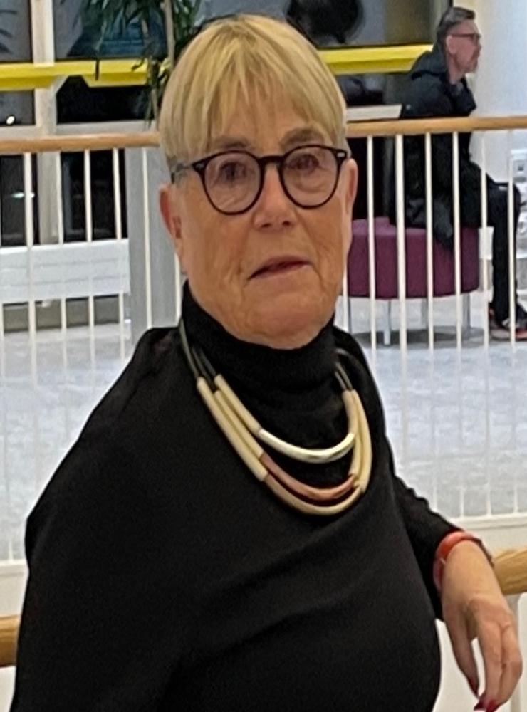 Lotten Winström Carlsson (L) har flera roller för Liberalerna i Partille – nu kommenterar hon partiledarens avgång. 