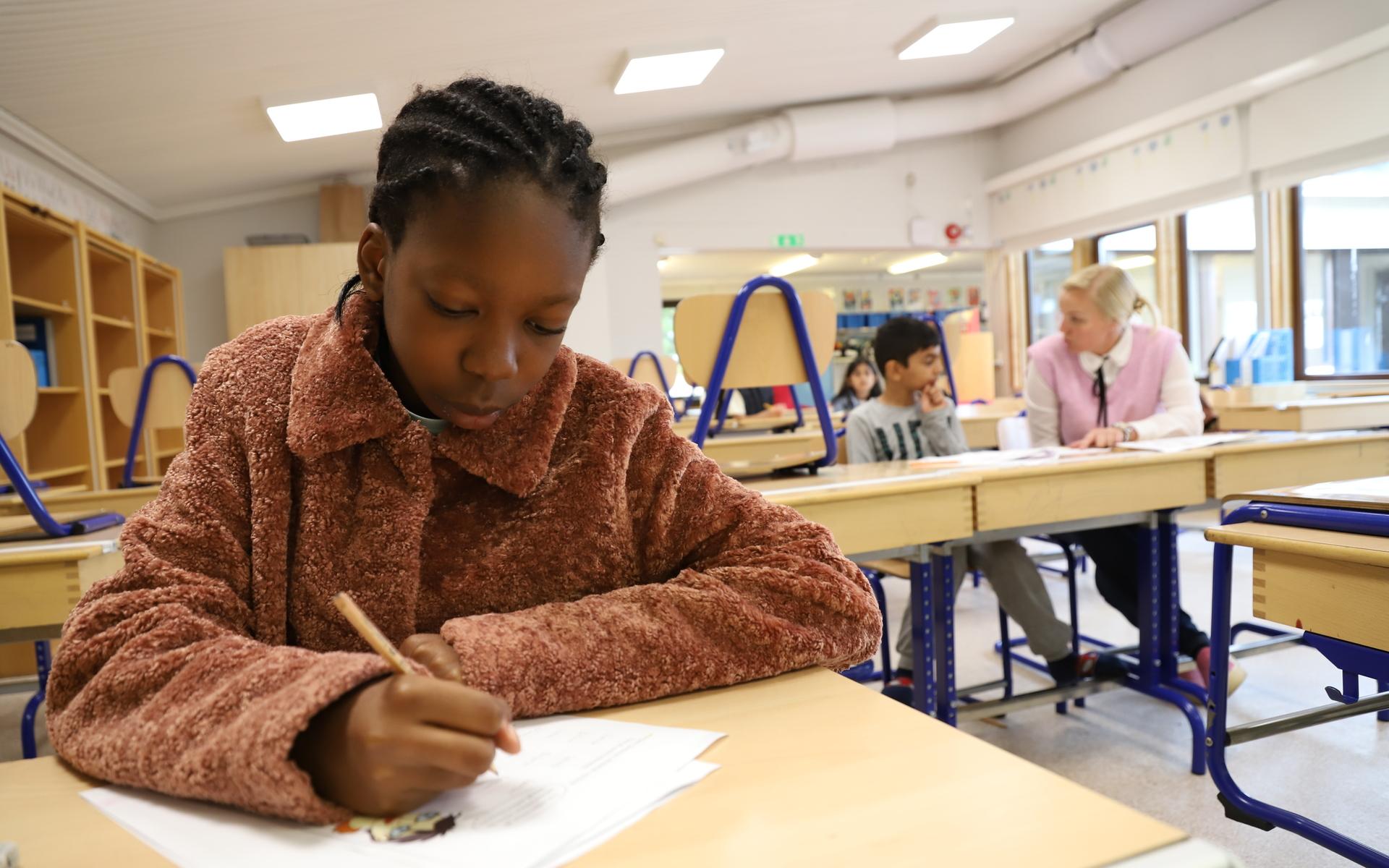 ”Jag kan läsa och skriva bättre”, säger Precious Ebose som går på sommarskolan för andra året på rad. 