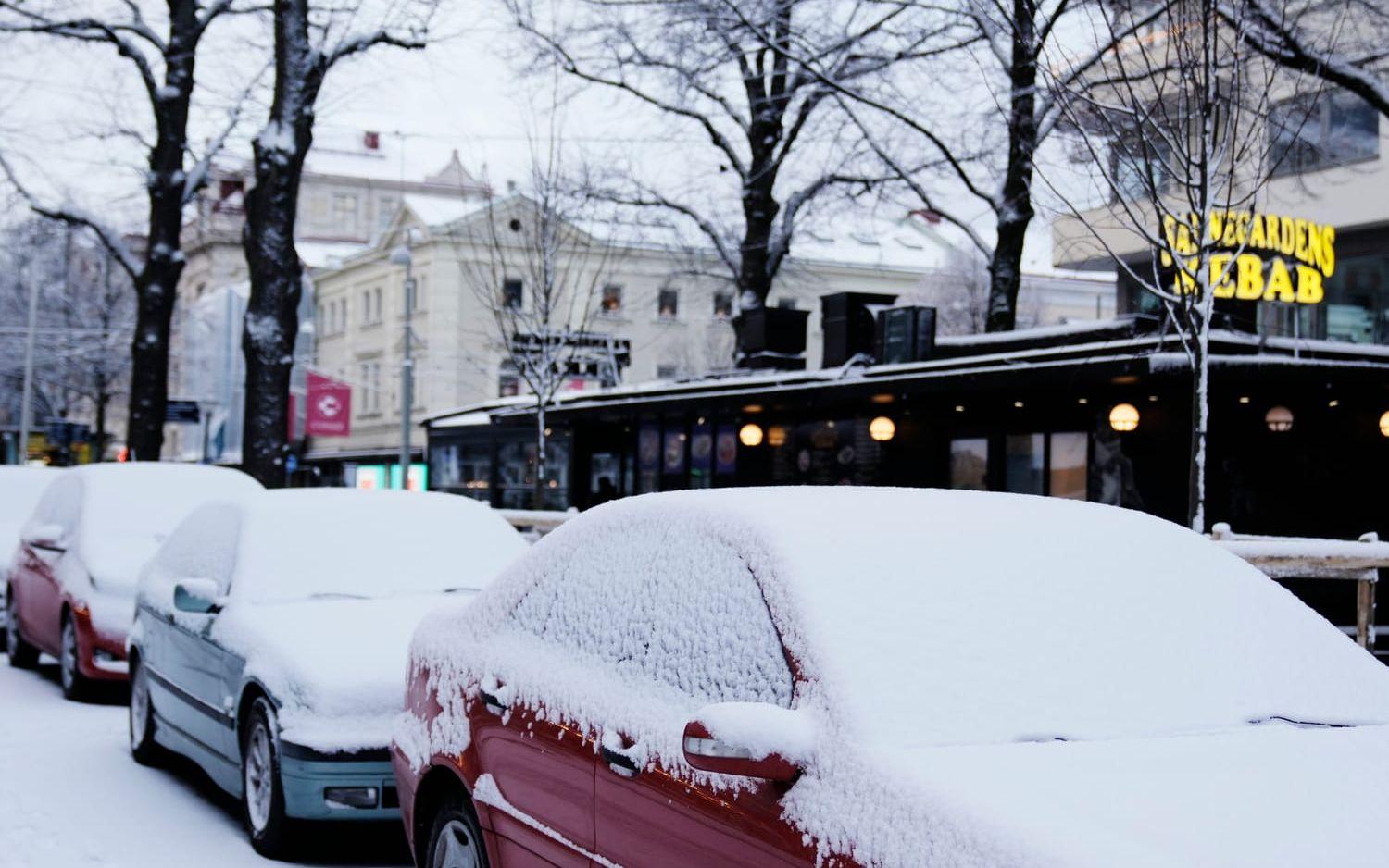 Snön som väntas under onsdagen kan skapa problem i trafiken. 