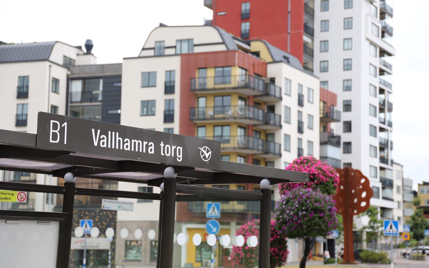 I oktober i fjol blev en man påkörd på ett övergångsställe vid Vallhamra torg i Sävedalen i Partille kommun.