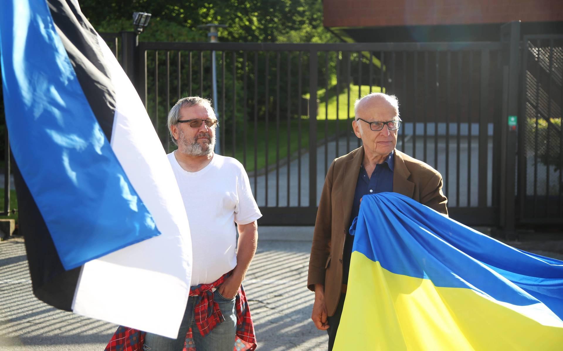 Enligt Üllar Ollin (till vänster) krigar Ukraina även för vår frihet.