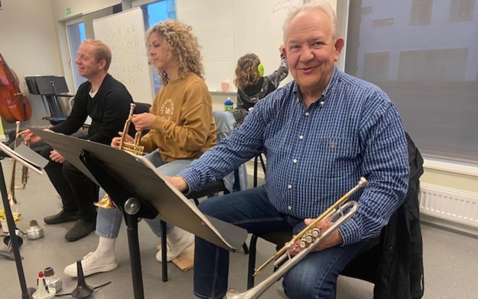Sluggo Eriksson firar 50 år med sitt Partille Big Band.