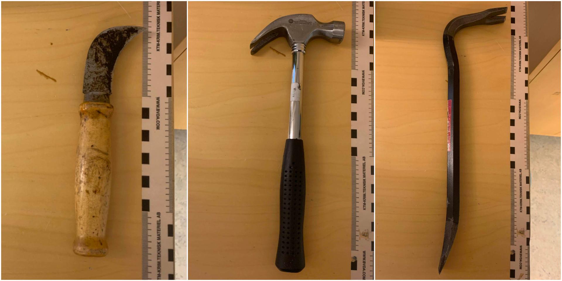 En man i 20-årsåldern åtalas för brott mot knivlagen efter att ha ertappats med både hammare, kofot och kniv inne i Allums köpcentrum. 