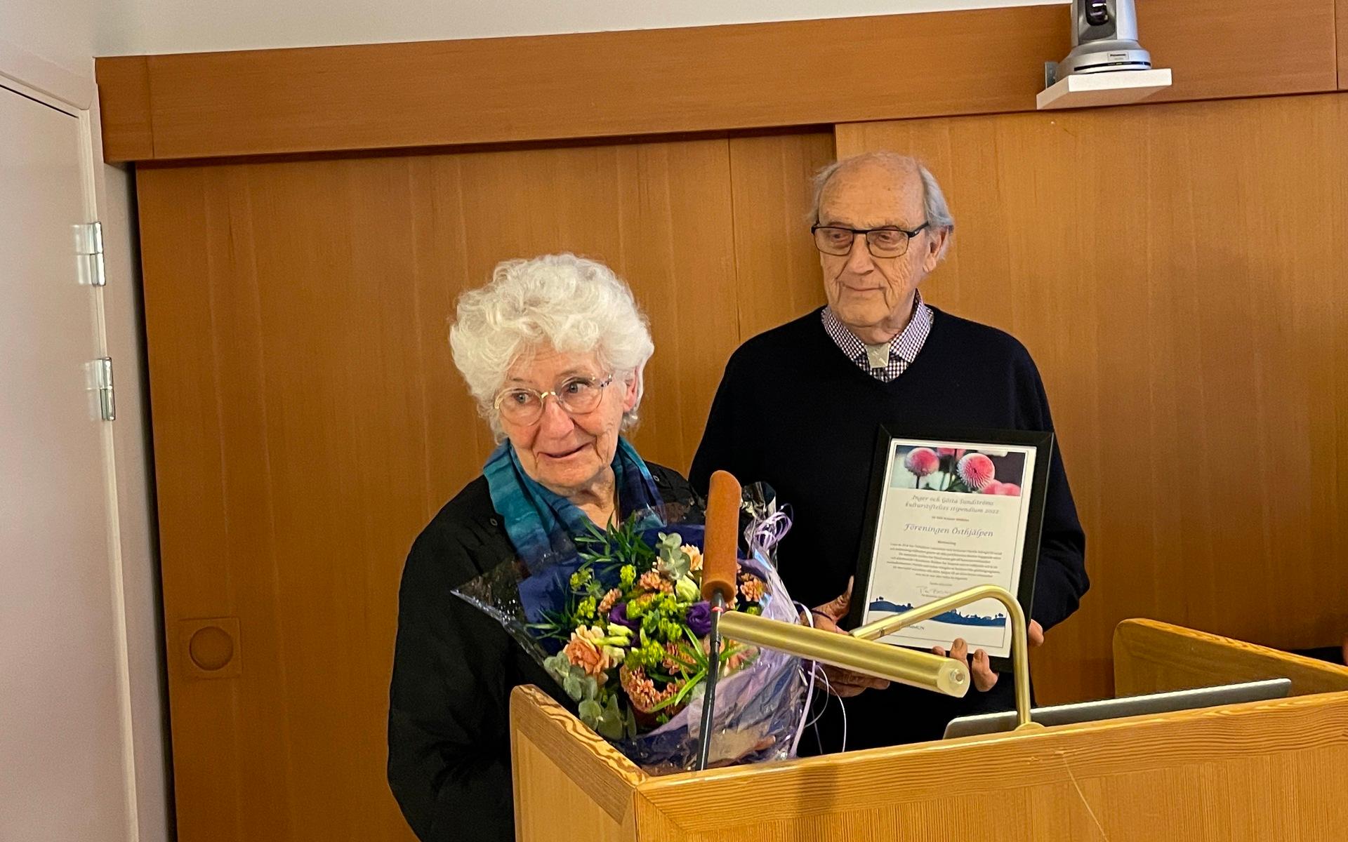 Margareta Zettergren och Bo Karlsson höll ett starkt tacktal, som resulterade i jubel från åhörarna.