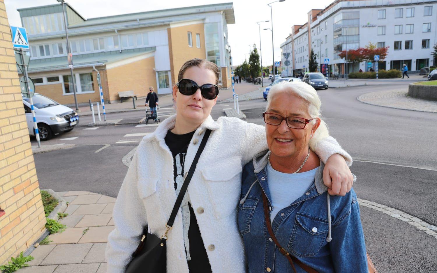 Camilla Larsson, 42, och Lisbet Molin, 70, tycker det är för mycket tjafs i svensk politik.