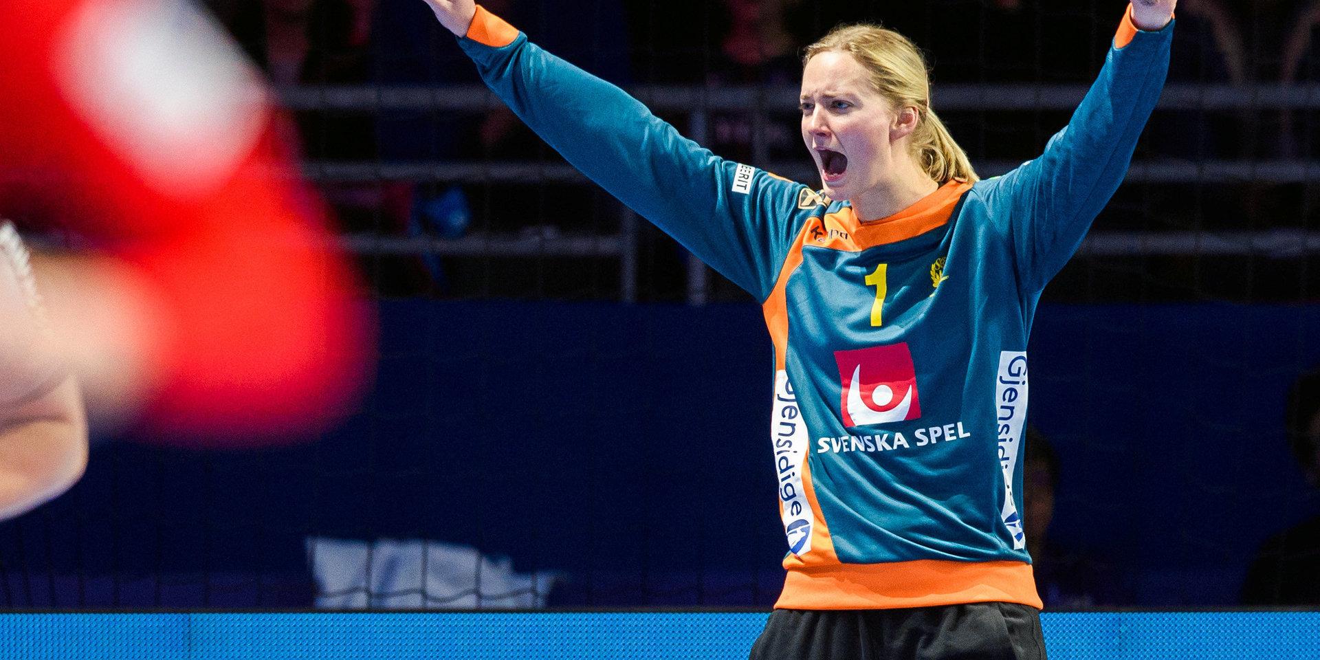 Johanna Bundsen spelade mellan 2017 och 2021 i danska København Håndbold. Här jublar hon under en landslagsmatch mellan Danmark och Sverige 2018.