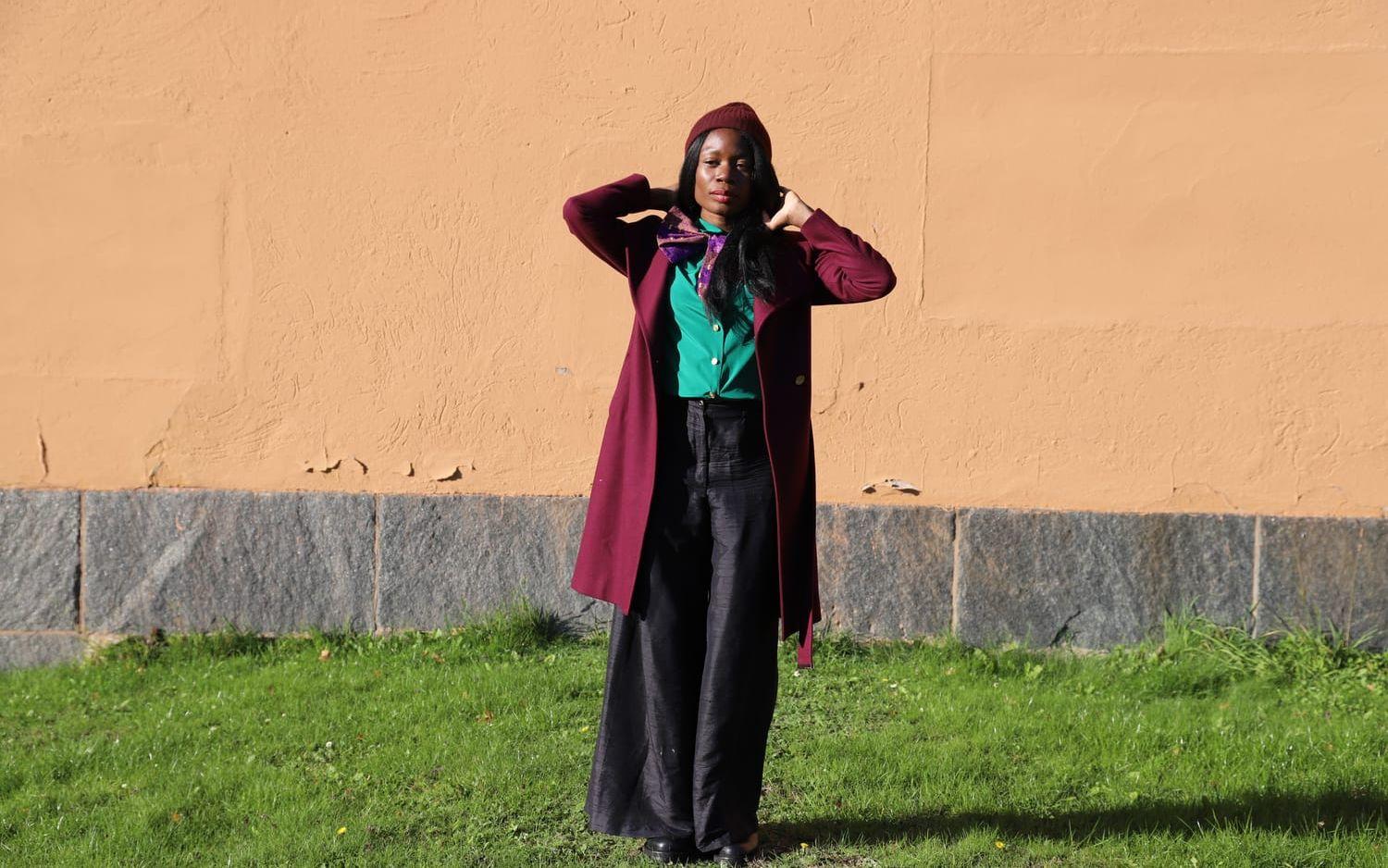 På kontot delar hon sina egna erfarenheter av att ha vuxit upp i Finlands huvudstad Helsingfors med nigerianska föräldrar, och vad konceptet afronordisk betyder för henne. 
